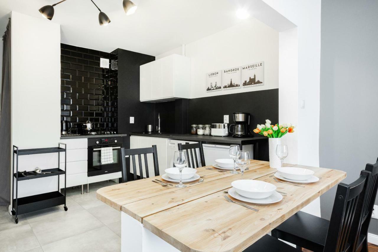 First Central Apartments By Noclegi Renters Warsawa Bagian luar foto